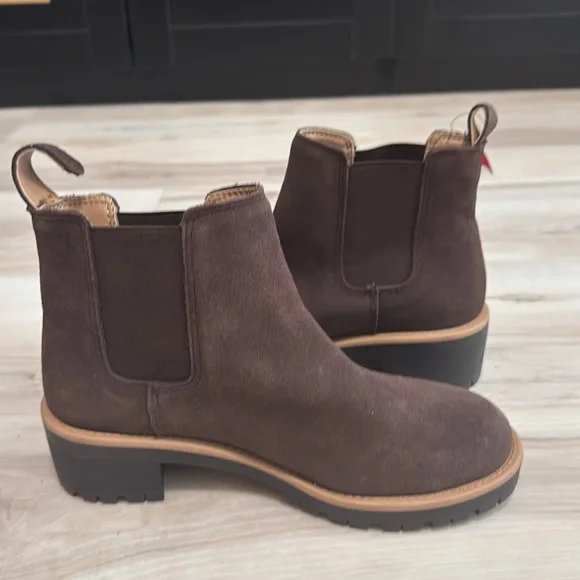 Blondo Mayes Waterproof Chelsea Boot - Picture 4 of 8